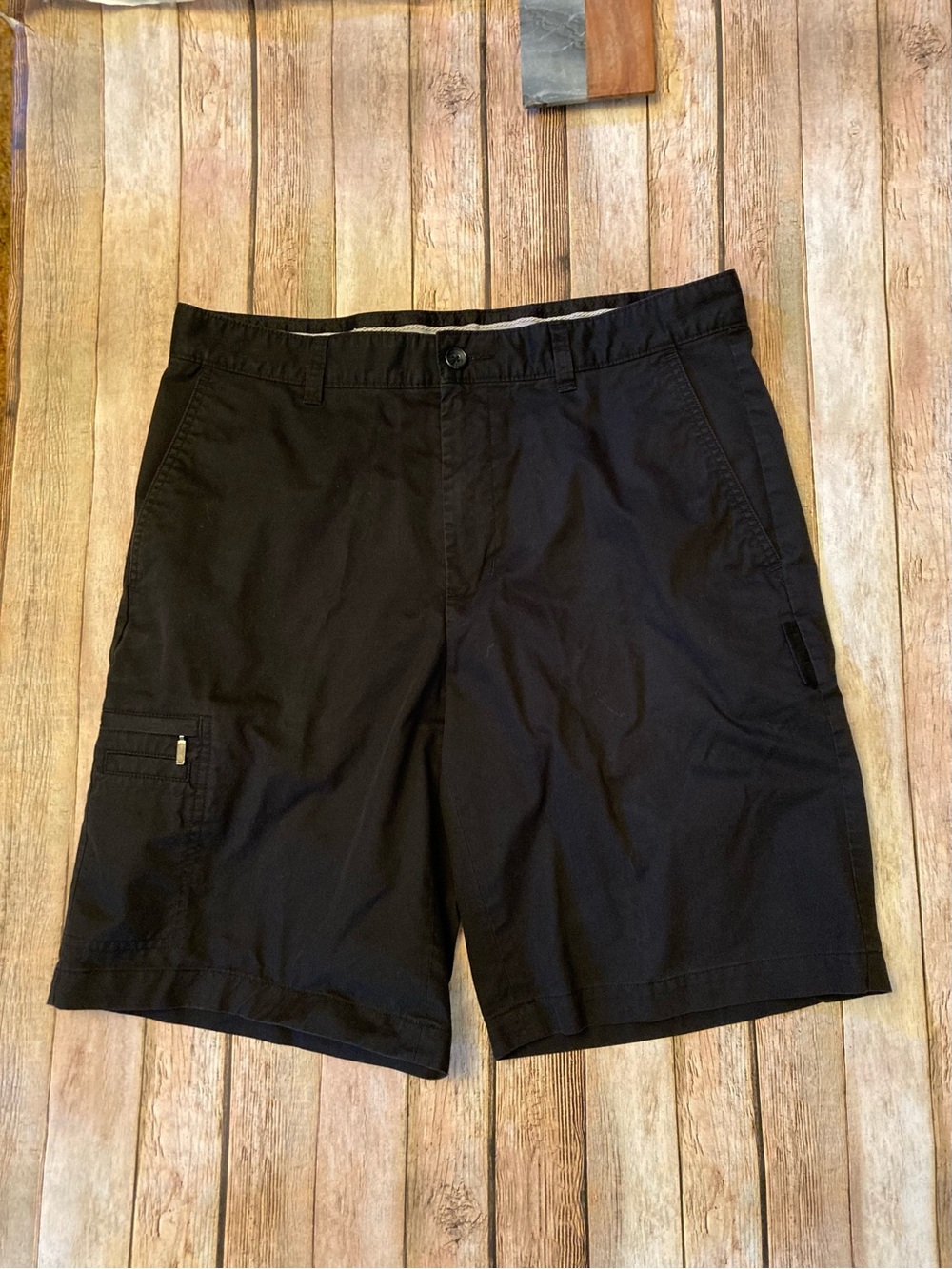 Greg Norman Tasso Elba Size 33 Black Golf Cargo Shorts 10” inseam fading
